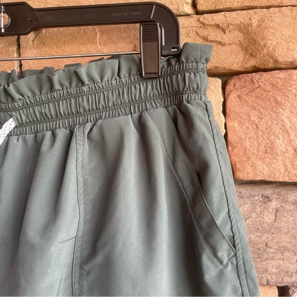 Zella green lightweight active Shorts Women’s XL - Picture 4 of 13